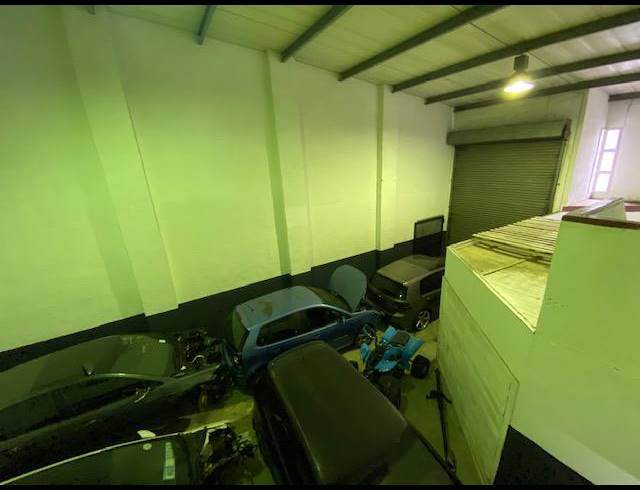 250M² WAREHOUSE TO LET IN SPRINGFIELD